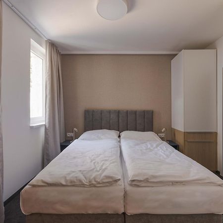 Hotel Taxis Bratislava - New Rooms Bagian luar foto
